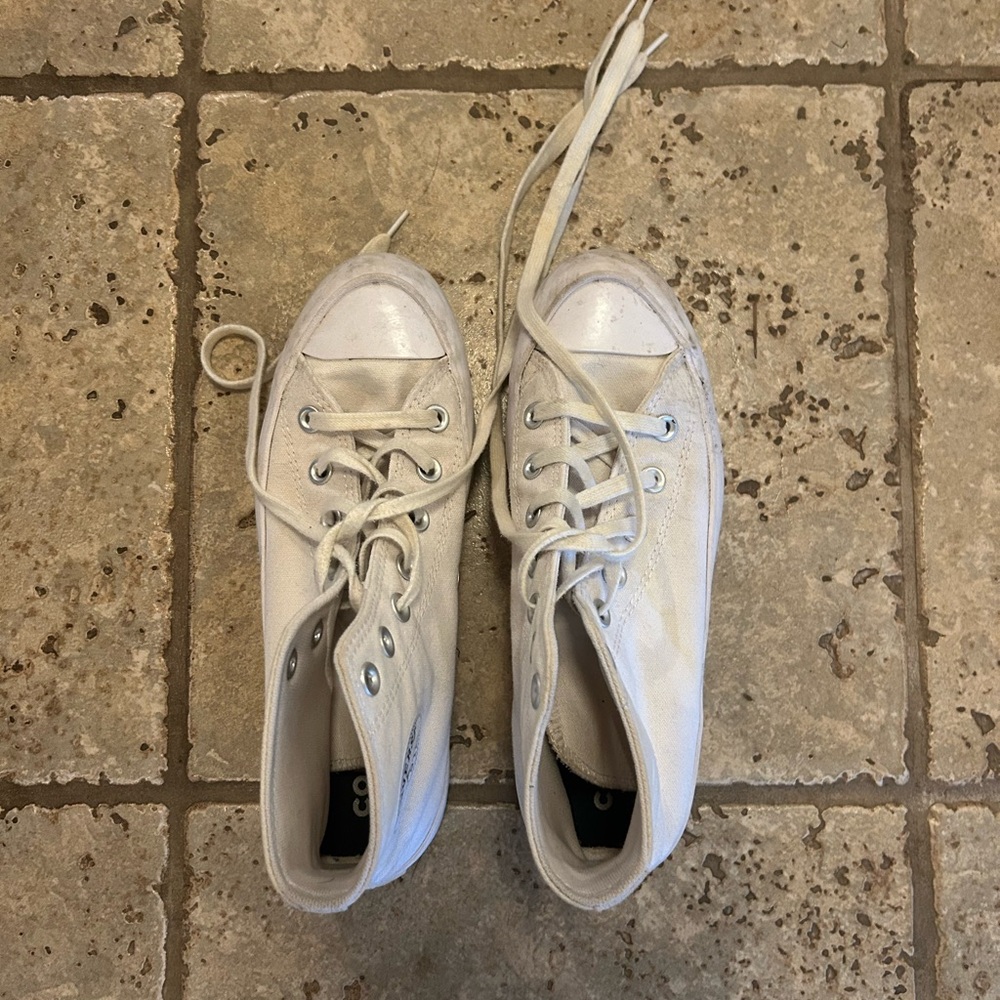 Used Converse - Picture 2 of 2